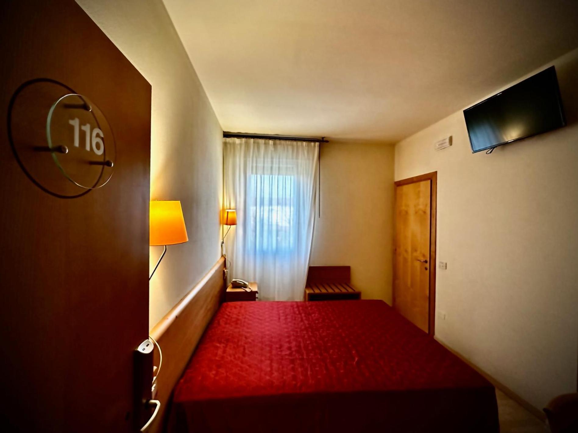 Hotel Ponte Molo Porto Tolle Exteriör bild