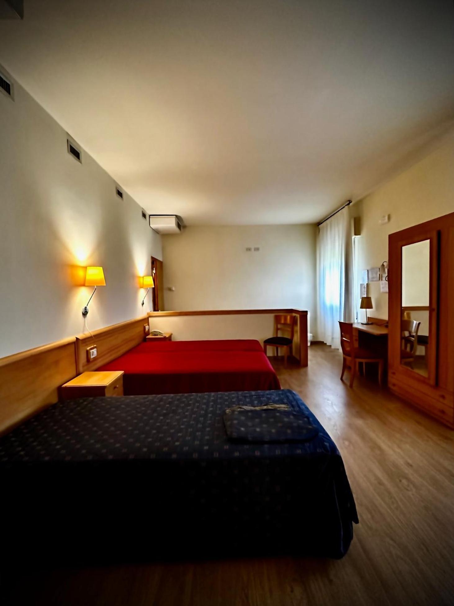 Hotel Ponte Molo Porto Tolle Exteriör bild