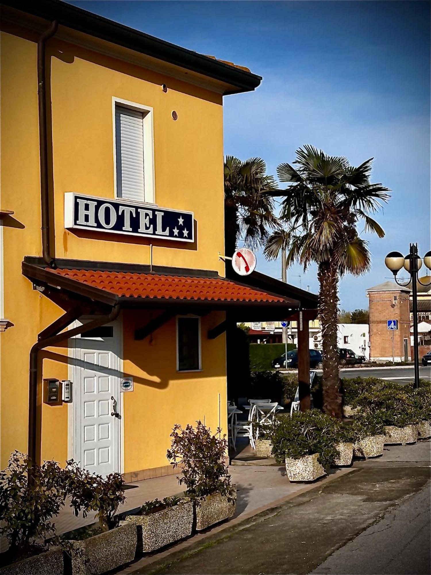 Hotel Ponte Molo Porto Tolle Exteriör bild